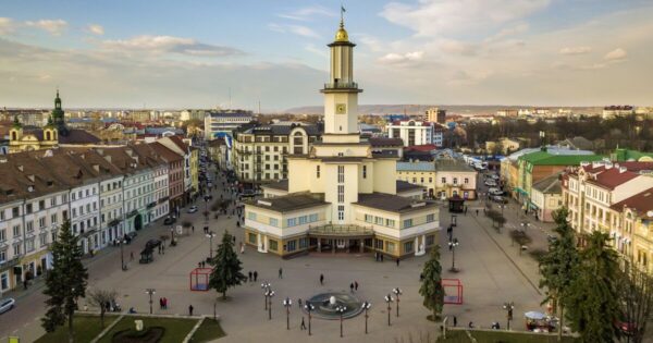 Івано-Франківськ — затишок Карпат і старовинної Галичини